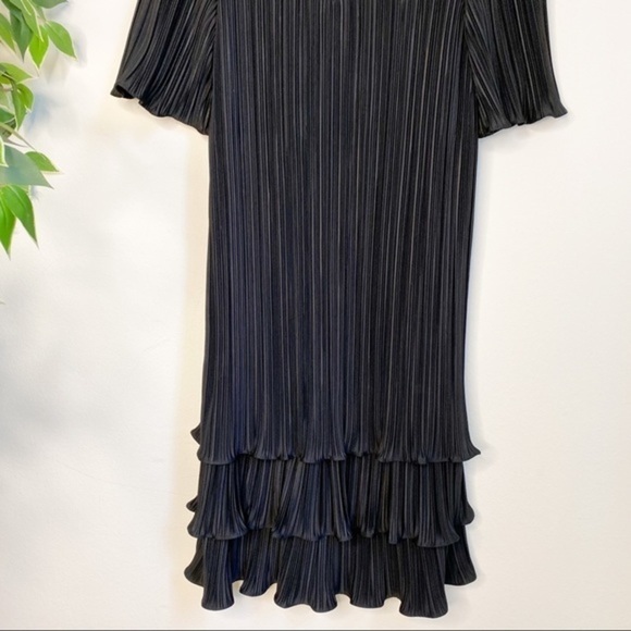Vintage pleated padded shoulder black midi dress - Picture 6 of 9